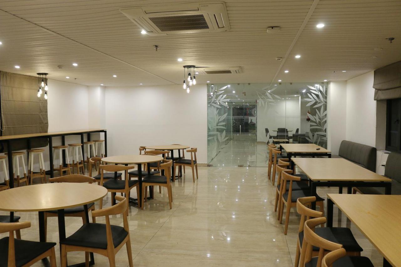 Hotel Sm Hives Bhubaneswar Exterior foto